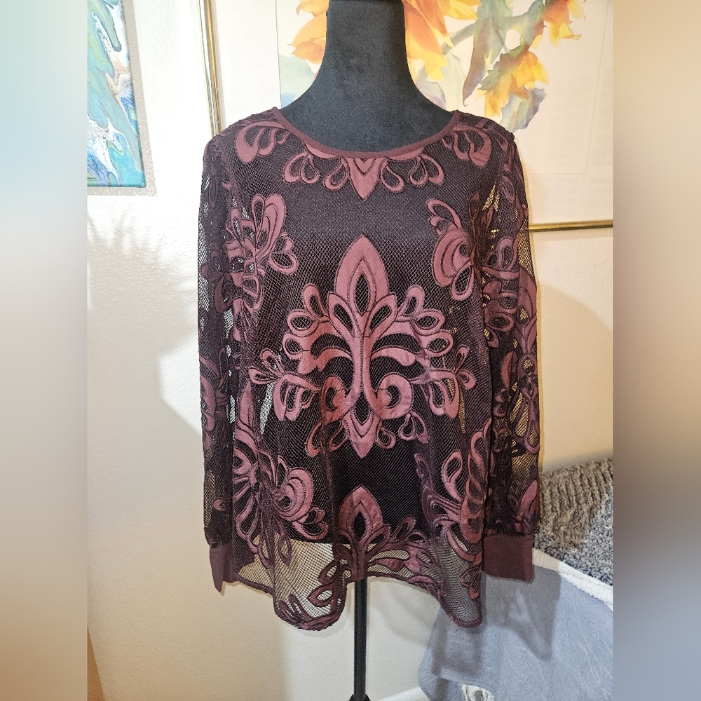 Burgundy Lace top. Torrid size 0